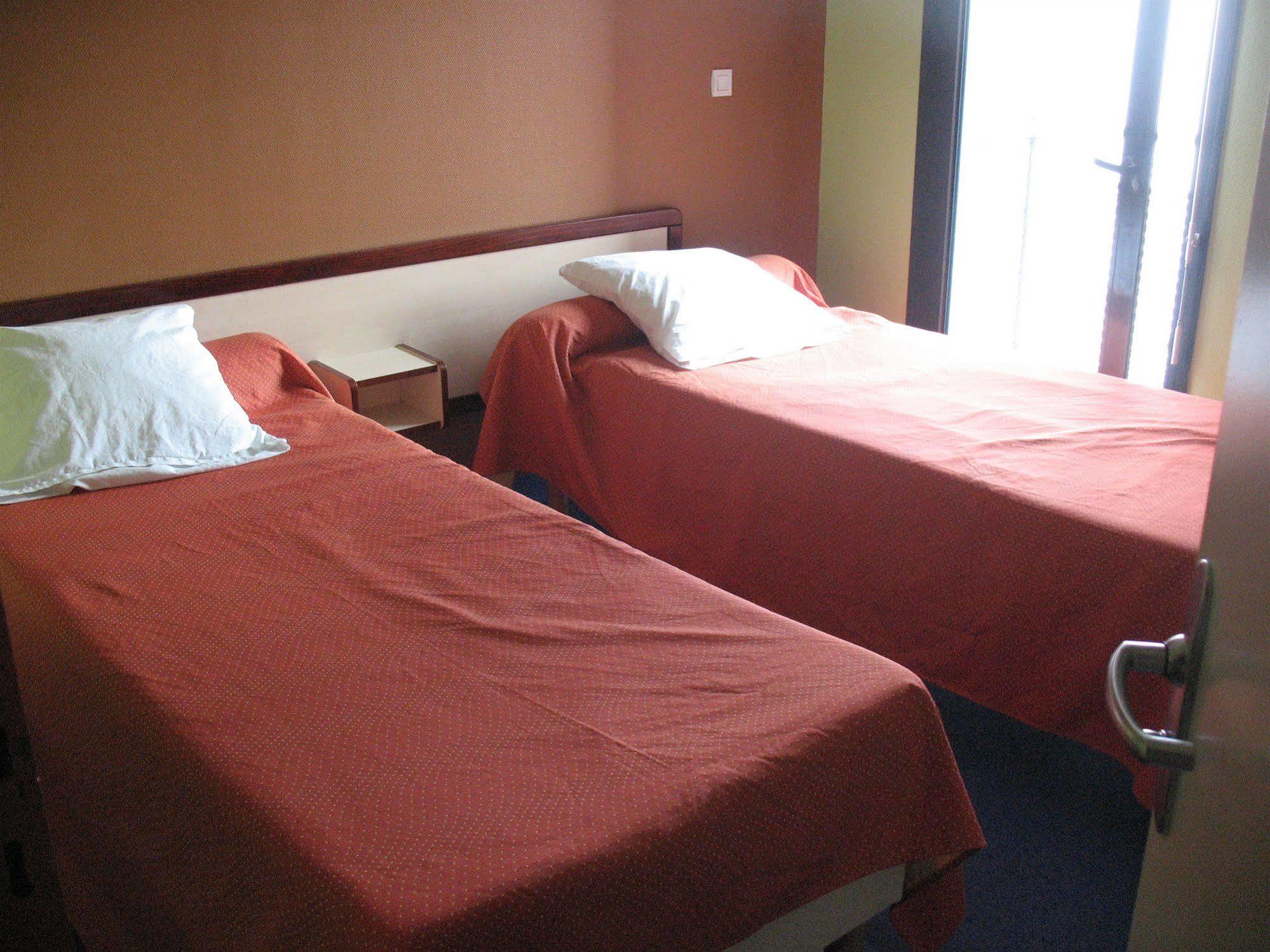 Home Du Buisson Hotel Des Familles Isle ภายนอก รูปภาพ