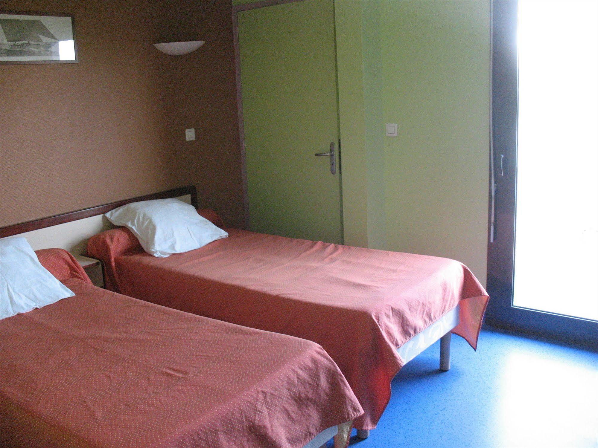 Home Du Buisson Hotel Des Familles Isle ภายนอก รูปภาพ