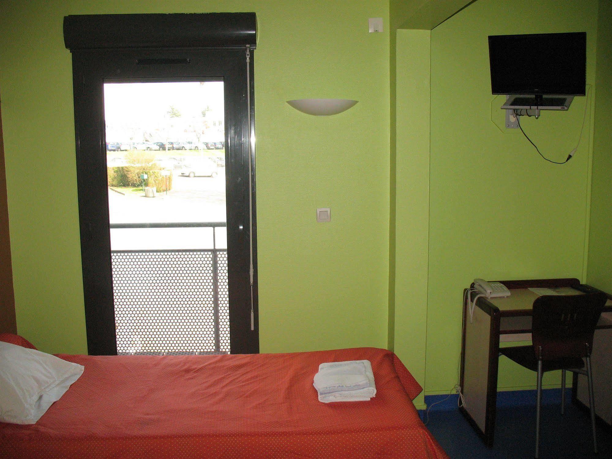 Home Du Buisson Hotel Des Familles Isle ภายนอก รูปภาพ